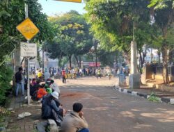 Krisis di Kwitang: Petasan Meledak, Akses Jalan Ditutup, Mako Brimob Kwitang Dihubungi