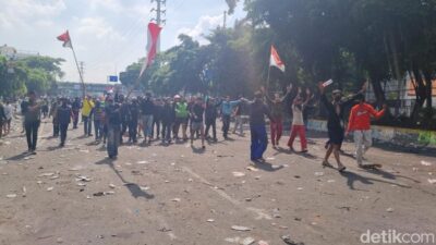 Ada Massa Bergerak Menuju Mako Brimob Kwitang, Tertahan Barikade: Demonstrasi Remaja Berlangsung
