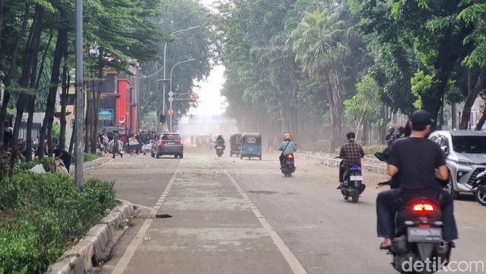 **Massa Bubar, Jalan di Sekitar Mako Brimob Kwitang Dibuka: Lalu Lintas Kembali Normal**