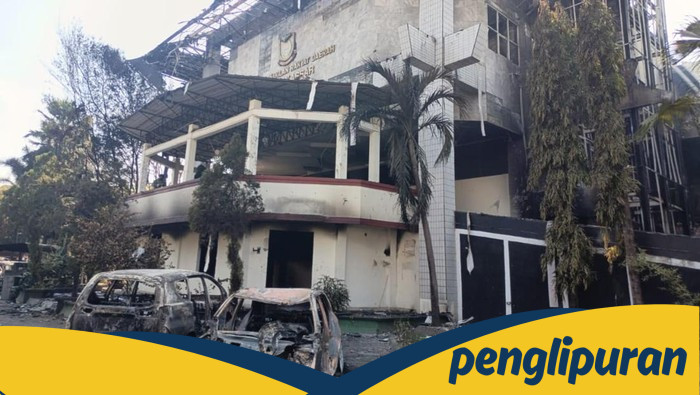 Tragedi Malam Di Makassar: Gedung DPRD Berlapis Api, 3 Jiwa Melayang