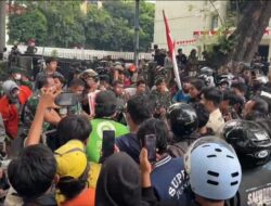 Pangkostrad Letjen TNI Mohammad Fadjar Datangi Mako Brimob Kwitang, Diskusi dengan Massa