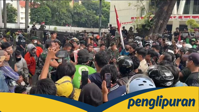 Pangkostrad Letjen TNI Mohammad Fadjar Datangi Mako Brimob Kwitang, Diskusi dengan Massa
