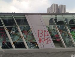 **CCTV Rusak dan Vending Machine Dirusak di Stasiun MRT Istora, Imbas Ricuh Malam**