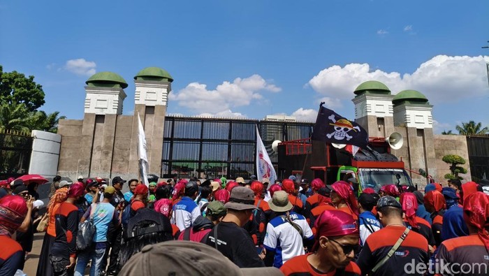 Demo Terus, Rakyat vs Pemerintah: Siapa yang Lebih Arogan?