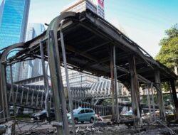 Pramono Tegang Saat Terkena Gas Air Mata di Sudirman-Thamrin