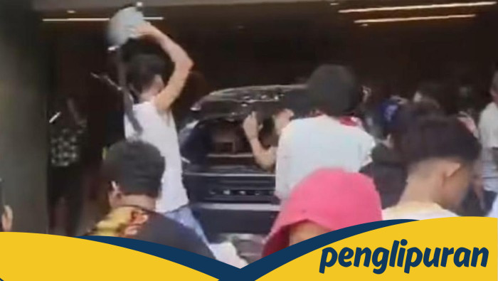 Mobil Lexus Ahmad Sahroni Dirusak Warga, Segini Harganya: Kisah Tragis atau Pelajaran Berharga?