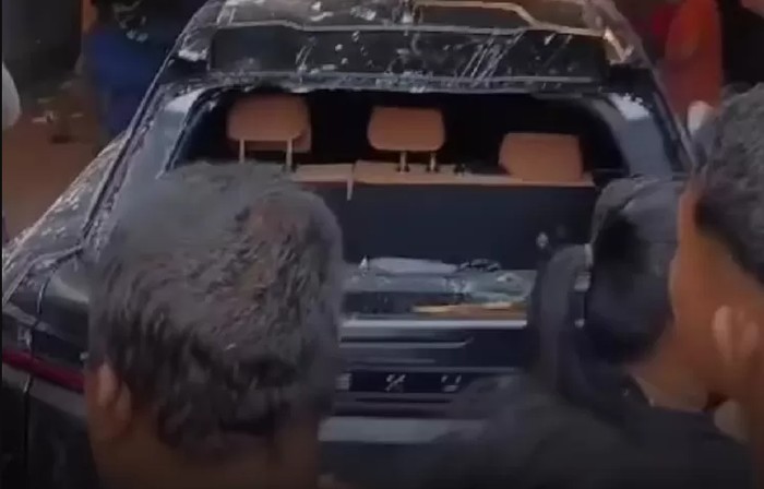 **Kecelakaan Mobil Lexus: Analisis Dampak dan Perawatan**