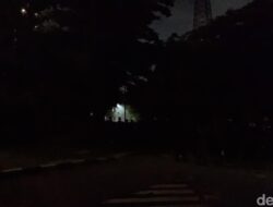 “Situasi di Mako Brimob Kwitang Malam Ini: Massa Bertahan, Lokasi Gelap Gulita”