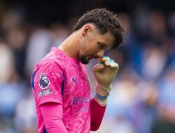 Pep Guardiola Berani Tarik James Trafford dari Lindungannya