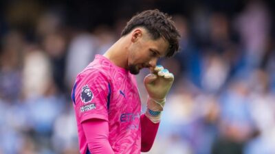 Pep Guardiola Berani Tarik James Trafford dari Lindungannya