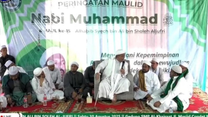 **Habib Rizieq Minta Umat Tunggu Komando Ulama Sebelum Bergerak**