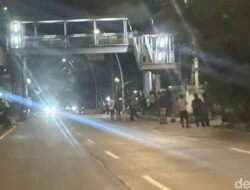 “Sejumlah Warga Mendekat ke Polres Jakut, Kendaraan Diminta Putar Balik”
