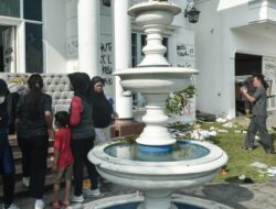 “9 Penjarah Rumah Uya Kuya Ditangkap, Peran Mereka Terkuak!”