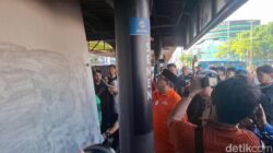 Rano Bersih-bersih Halte Senen, Tangis Bela Negara atau Ancaman Kebangkrutan Fasilitas?