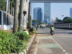 Pagi Ini, Kerumunan di DPR: Lalin Dibuka, Pagar Jebol Diperbaiki!