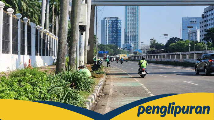 Pagi Ini, Kerumunan di DPR: Lalin Dibuka, Pagar Jebol Diperbaiki!