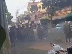 Massa Demo di Depan UIN Tangsel Tuntut Usut Tuntas Tewasnya Affan, Protes Berkepanjangan atau Peringatan?