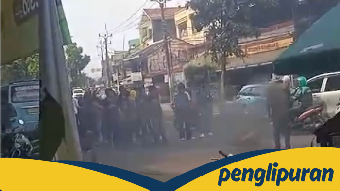 Massa Demo di Depan UIN Tangsel Tuntut Usut Tuntas Tewasnya Affan, Protes Berkepanjangan atau Peringatan?