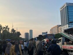 Demo Depan DPR: Lalin Jalan Gatot Subroto Arah Slipi Tersendat