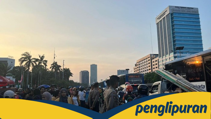 Demo Depan DPR: Lalin Jalan Gatot Subroto Arah Slipi Tersendat