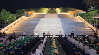 **Kapolri Sigit Gelar Makan Bareng 320 Personel TNI-Polri, Berikan Arahan Khusus soal Penanganan Massa**