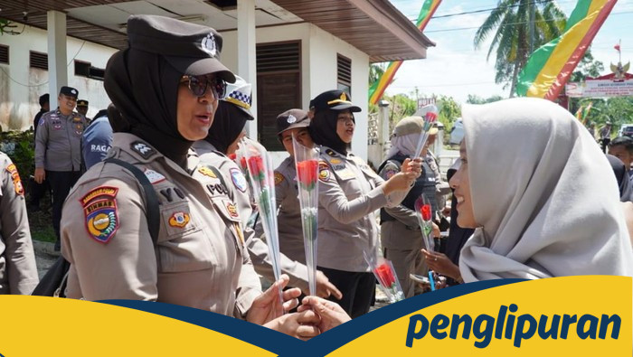 **Aksi Damai Mahasiswa di DPRD Rohul, Polisi Bagikan Mawar ke Pedemo**