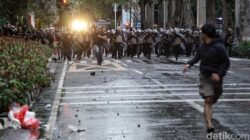 Puluhan Orang Jadi Tersangka Ricuh di Bekasi dan Jakarta, Demo Berujung Kacau