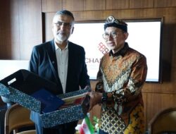 RI-Iran Gelar Pertemuan Bilateral, Menbud Siapkan Perjanjian Sastra & Film yang Menggemparkan!