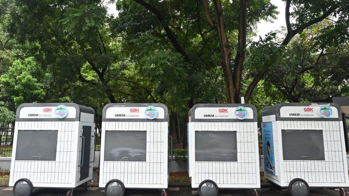 **Le Minerale Berikan Gerobak Usaha, Dukung UMKM di GBK**
