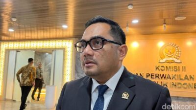 “Komisi II DPR Batalkan Kunjungan ke LN, Dana Dikembalikan ke Kas Negara: Langkah Transparansi atau Konspirasi?”