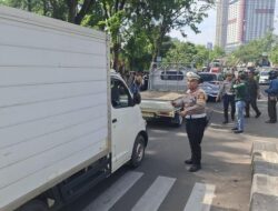 Polisi Rekayasa Lalin Imbas Kebakaran, Asrama Polri Serpong Terdampak!