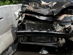 **Tragedi Jalanan! Sedan Tabrak Truk Boks di Tol Jagorawi, Arah Bogor, Hingga Terbakar**