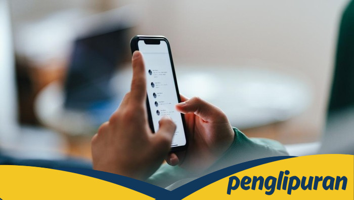 Pasutri di Balik Grup WA Ajak Massa Geruduk Rumah Sahroni - Alternatif 1