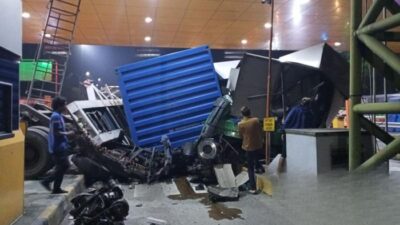 Truk Kontainer Ambruk, Kronologi Penabrakan GT Ciawi 2 hingga Gardu Tol Berantakan