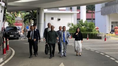 Didampingi Hotman Paris, Nadiem Makarim Hadiri Pemeriksaan Kejagung Hari Ini – Alternatif 1