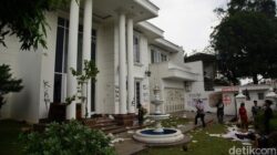Warga Kembalikan Kasur yang Dijarah dari Rumah Uya Kuya, Tapi Pertanyaan Besar Muncul!