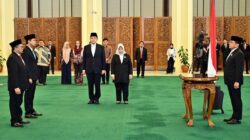 “Sekjen DPR Lantik 2 Pejabat Tinggi Madya, Guru Besar Unej Jadi Kepala BKD: Transformasi Pemimpin Baru di DPR”