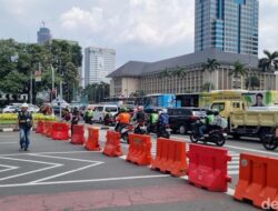 Demo Buruh di Patung Kuda Jakpus: Jalan Medan Merdeka Selatan Ditutup, Sebagian Lalu Lintas Terganggu