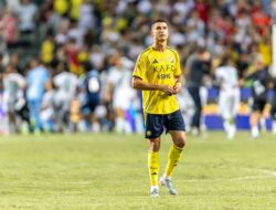 **Ronaldo dan Messi Senasib, Tetap Bersikap Profesional Setelah Gagal Raih Trofi di Saudi Super Cup**