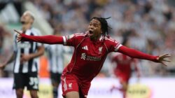 **Nasihat Mo Salah untuk Rio Ngumoha: Fokus dan Batasi Medsos untuk Maksimalkan Potensi!**
