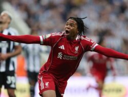 **Nasihat Mo Salah untuk Rio Ngumoha: Fokus dan Batasi Medsos untuk Maksimalkan Potensi!**