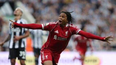 **Nasihat Mo Salah untuk Rio Ngumoha: Fokus dan Batasi Medsos untuk Maksimalkan Potensi!**