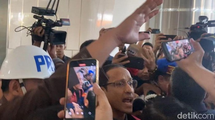 Nadiem Makarim, Mantan Menteri Dikbud, Ditahan Kejagung: Penampakan Yang Mengejutkan!