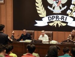 **”Dialog DPR-Mahasiswa: Terobosan Baru dalam Komunikasi Politik”**