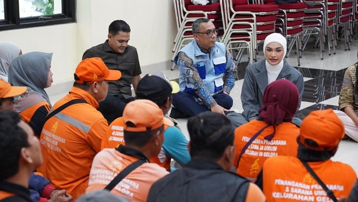 Apresiasi Pasukan Oranye Jakarta, Fraksi PAN Salurkan 1.000 Paket Sembako dalam Perlawanan Kemanusiaan!