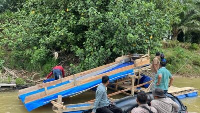 “Polres Kuansing Bersihkan Sungai Kuantan, 5 Rakit PETI Musnah!”