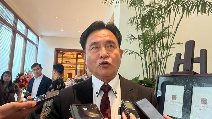 **Usai Ratas, Menko Yusril Peringatkan Aparat untuk Berlindung Dalam Hukum**