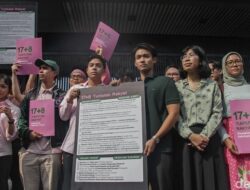 **Halo DPR, 17 Tuntutan Rakyat Indonesia Resmi Jatuh Hari Ini!**