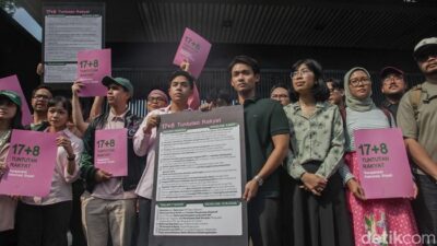 **Halo DPR, 17 Tuntutan Rakyat Indonesia Resmi Jatuh Hari Ini!**