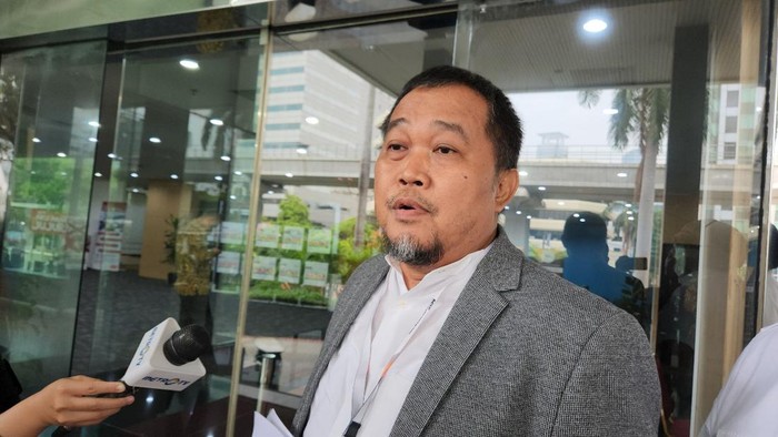 **KPK Akan Lelang Mercy BJ Habibie, MAKI Sarankan Ilham Gugat RK Soal Cicilan**